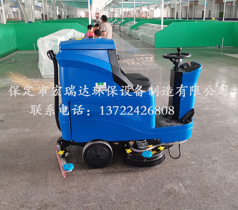 雙刷駕駛式洗地機(jī)HRD-X4 雙刷駕駛式洗地機(jī)HRD-X4